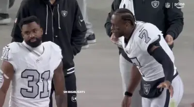 Kenny Pickett gets in middle of Geno Smith’s heated Raiders sideline moment