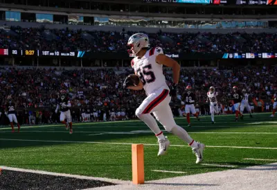 Patriots TE Hunter Henry breaks out for career game to power close win at Cincinnati