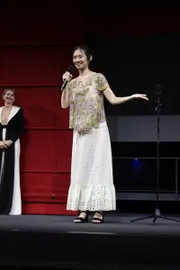 Steven Spielberg toasts Oscar contender ‘Hamnet’ at starry LA premiere