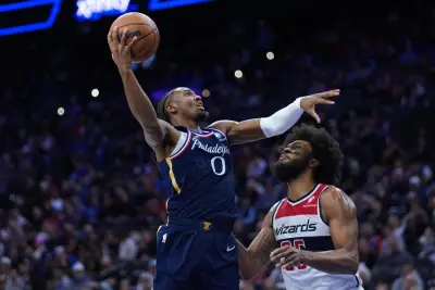 Tyrese Maxey anota 20 de sus 35 puntos en el 3er cuarto y 76ers arrollan 121-102 a Wizards