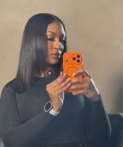 Woman reunites with long-lost dad after 27 years by tracking him down on Facebook