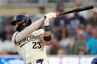 Twins nearly claw all the way back but fall to Yankees
