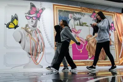 Teen brands win over wary Black Friday shoppers while other deals disappoint