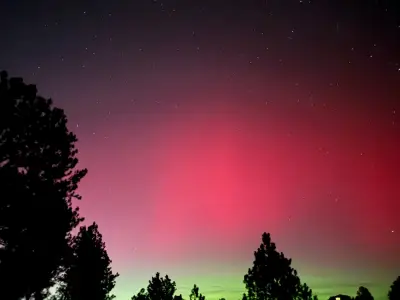 Northern lights visible across metro Denver, Colorado as geomagnetic storm intensifies