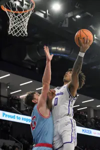 Men’s basketball: St. Thomas rolls past old rival Johnnies