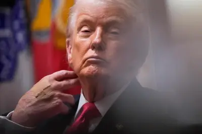 Doodling, drowsiness and a conspicuous misspelling highlight Trump’s last Cabinet meeting of 2025