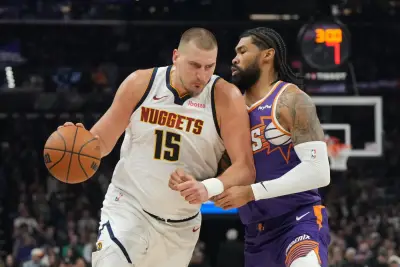 Jokic anota 26 y Murray suma 24 para guiar a Nuggets hacia victoria 130-112 sobre Suns