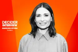 ‘Pluribus’ Star Karolina Wydra Was “Blown Away” By Vince Gilligan’s Scripts: “I Have Not Read Anything Like It. I Have Not Seen This World On TV Before.”