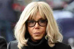 Brigitte Macron defiende comentario “torpe” y sexista contra manifestantes feministas
