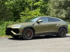 2025 Lamborghini Urus SE is a Powerhouse