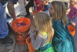 $5K worth of Halloween candy stolen from Minnesota man’s porch