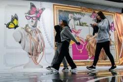 Teen brands win over wary Black Friday shoppers while other deals disappoint