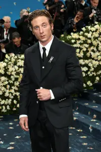 Jeremy Allen White makes surprising admission after Quinta Brunson mocks his height